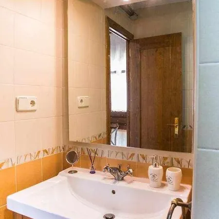 La Casa De Infantes By Ap トレド